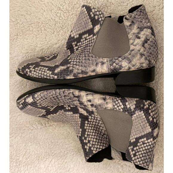 Munro faux Snakeskin Print Cate Side Zip Leather Ankle Booties 7M Grey Black NWT - Picture 4 of 8